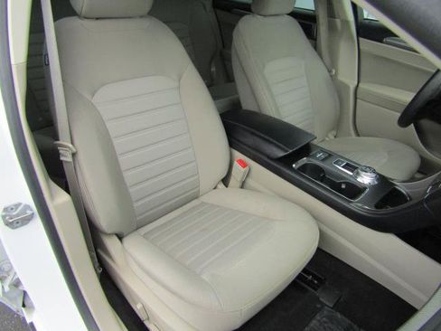 Used 2019 Ford Fusion SE FWD image 10