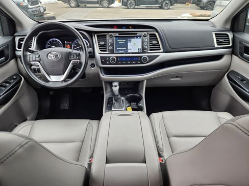 Used 2018 Toyota Highlander XLE image 8