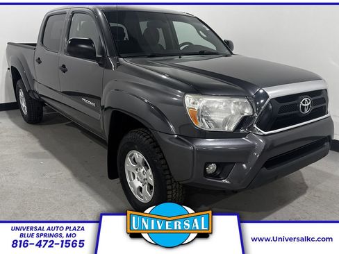 Used 2015 Toyota Tacoma SR5 w/ SR5 Package image 1