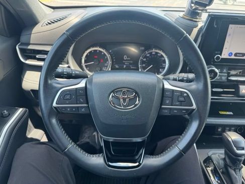 Used 2023 Toyota Highlander XSE AWD/4WD image 24
