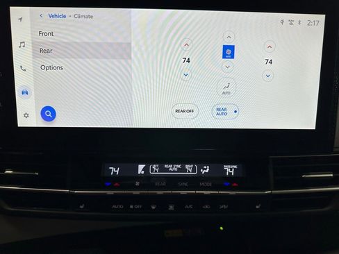 Used 2025 Toyota Sienna XLE image 33