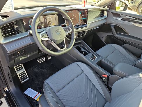 New 2026 Volkswagen Tiguan SE R-Line image 12