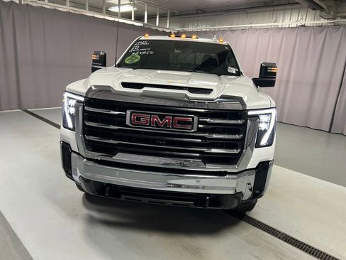 Used 2025 GMC Sierra 2500 SLT w/ SLT Premium Package image 2
