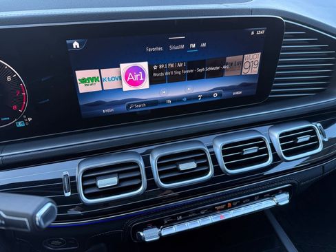 Used 2025 Mercedes-Benz GLS 580 4MATIC image 16
