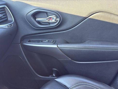 Used 2020 Jeep Cherokee Latitude Plus image 24