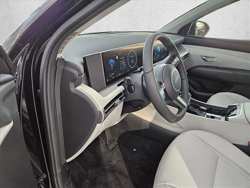 Certified 2025 Hyundai Tucson SEL image 3