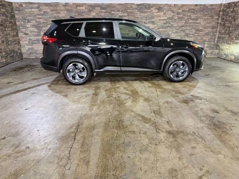 Certified 2025 Nissan Rogue SV image 10