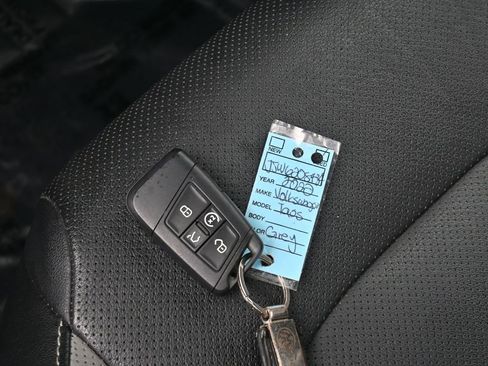 Used 2022 Volkswagen Taos SEL w/ Panoramic Sunroof Package image 18