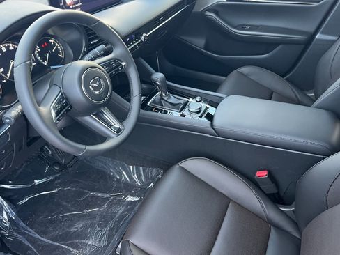 New 2025 MAZDA MAZDA3 Hatchback w/Premium Plus Pkg image 9
