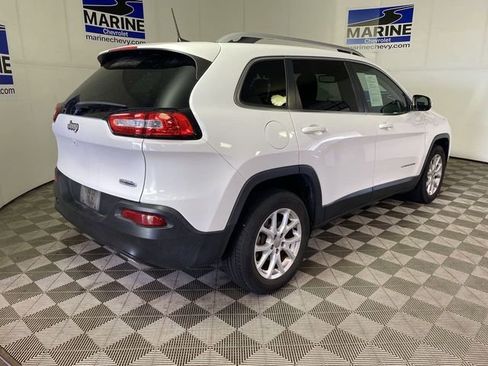 Used 2018 Jeep Cherokee Latitude FWD image 16