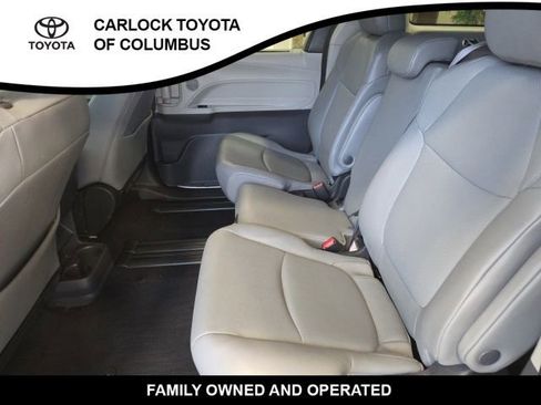 Used 2024 Toyota Sienna XLE FWD image 14