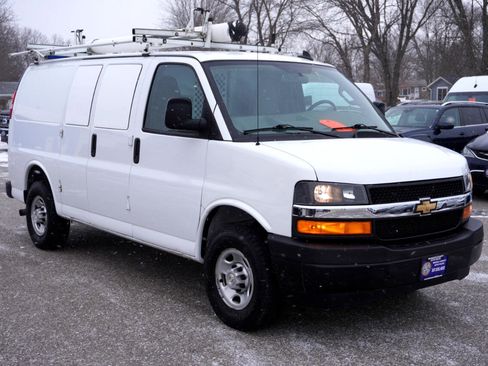 Used 2022 Chevrolet Express 2500 w/ Driver Convenience Package image 7