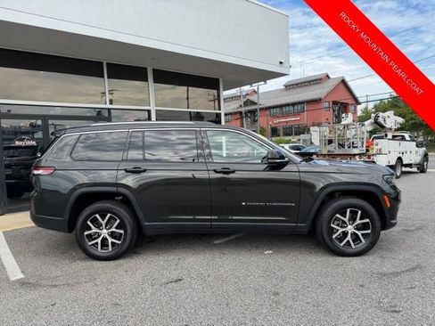 Used 2023 Jeep Grand Cherokee L Limited w/ Luxury Tech Group II AWD/4WD image 11