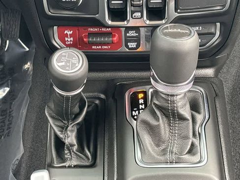 New 2025 Jeep Gladiator Rubicon image 19