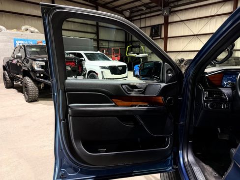 Used 2019 Lincoln Navigator Select w/ Technology Package RWD image 11