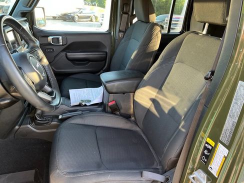 Used 2021 Jeep Gladiator Sport AWD/4WD image 8