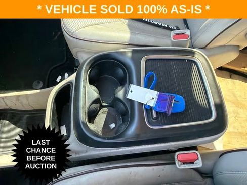 Used 2017 Chrysler Pacifica Limited w/ UConnect Theater Package FWD image 23