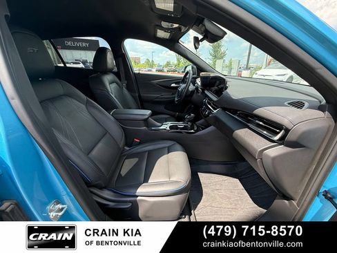 Used 2025 Buick Envista Sport Touring w/ Convenience I Package FWD image 32