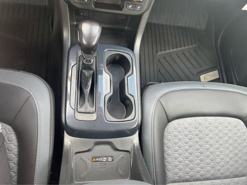 Used 2022 Chevrolet Colorado Z71 AWD/4WD image 23