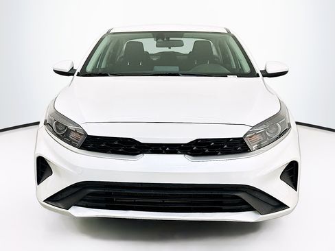 Used 2023 Kia Forte LXS image 2