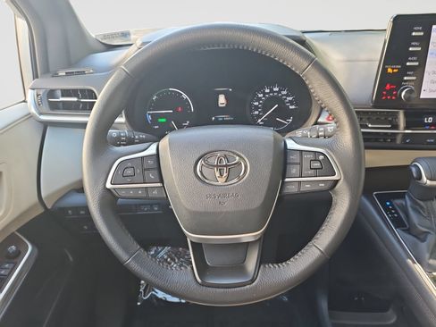 Used 2021 Toyota Sienna XLE FWD image 44