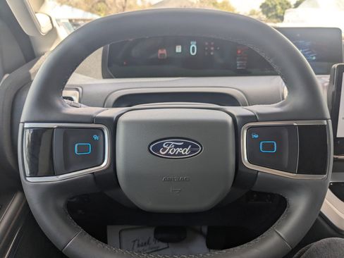Used 2025 Ford Expedition Active RWD image 30