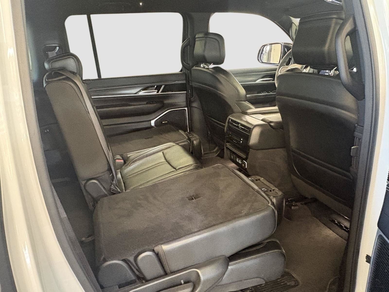 Used 2024 Jeep Wagoneer L Series II w/ Flexible Seating Group AWD/4WD image 18