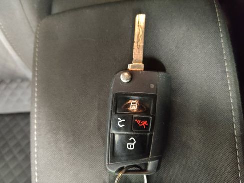 Used 2018 Volkswagen Tiguan S w/ 3rd Row Seat Package image 32