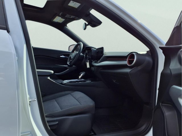 Certified 2024 Chevrolet Trax RS w/ Sunroof Package FWD image 19