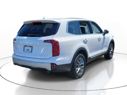 Used 2023 Kia Telluride LX FWD image 6