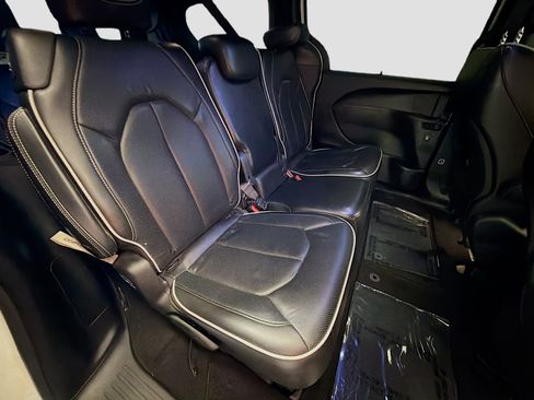 Used 2019 Chrysler Pacifica Limited w/ Advanced Safetytec Group FWD image 15