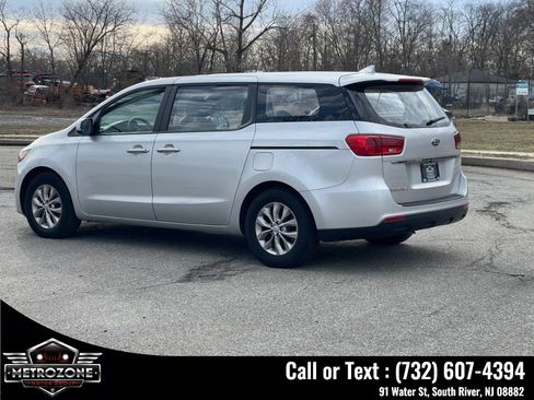 Used 2019 Kia Sedona L FWD image 5