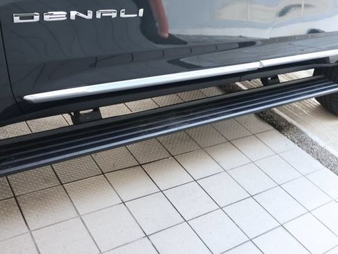 Used 2022 GMC Yukon Denali RWD image 11