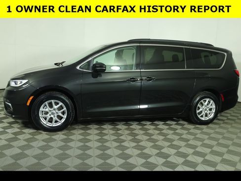 Used 2022 Chrysler Pacifica Touring-L image 4