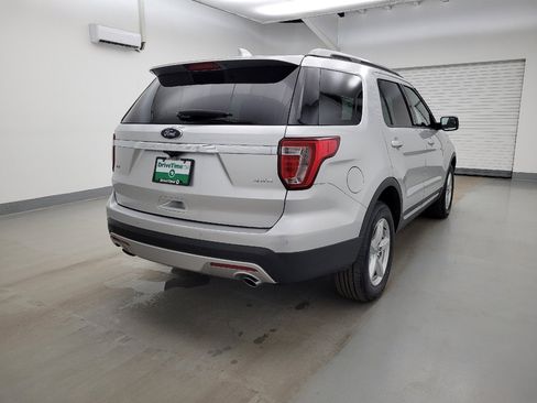 Used 2016 Ford Explorer XLT w/ Equipment Group 202A image 9