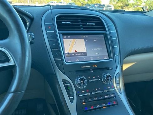 Used 2020 Lincoln Nautilus Reserve image 22