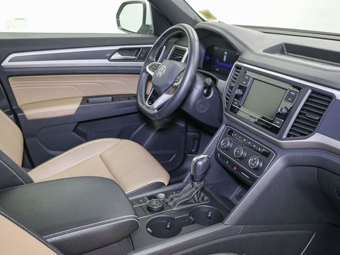 Certified 2022 Volkswagen Atlas Cross Sport SE AWD/4WD image 20