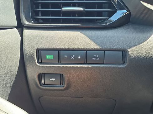 Used 2024 Nissan Sentra SV FWD image 32