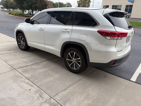 Used 2018 Toyota Highlander XLE FWD image 5