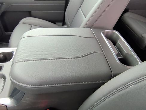 New 2026 GMC Sierra 1500 SLT image 32