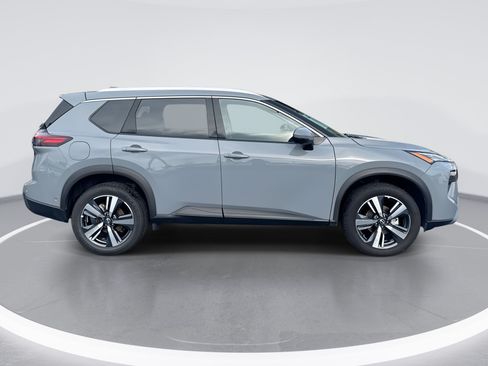 Used 2026 Nissan Rogue SL AWD/4WD image 3