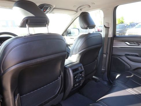 Used 2023 Jeep Grand Cherokee Limited AWD/4WD image 23