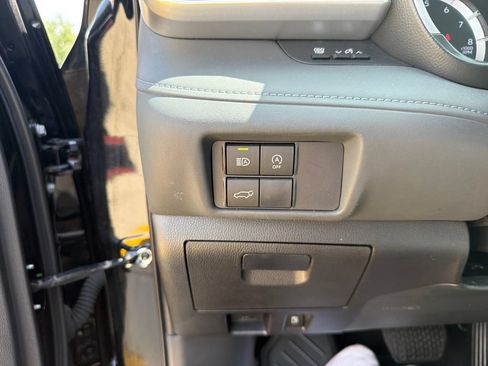 Used 2023 Toyota Highlander XLE AWD/4WD image 16