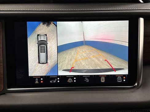 Used 2024 GMC Yukon XL Denali Ultimate image 11