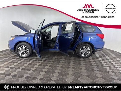 Used 2020 Nissan Pathfinder S image 9