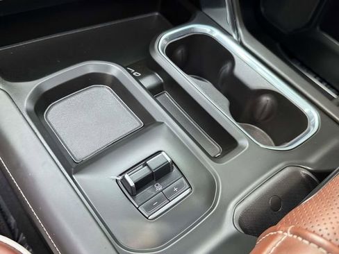 Certified 2025 GMC Sierra 3500 Denali Ultimate AWD/4WD image 19