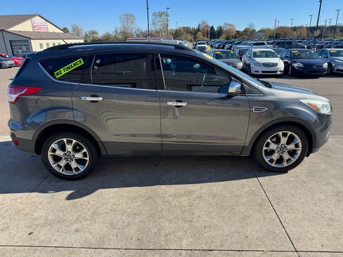 Used 2016 Ford Escape SE w/ Equipment Group 201A image 4