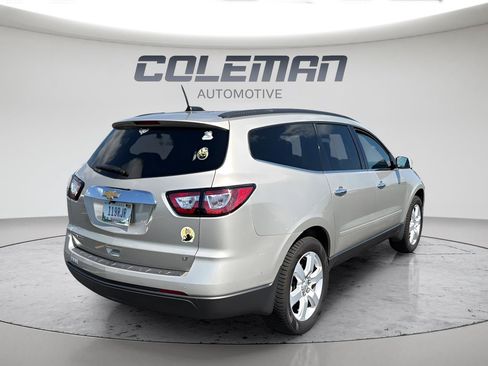 Used 2017 Chevrolet Traverse LT w/ Style and Technology Package FWD image 4