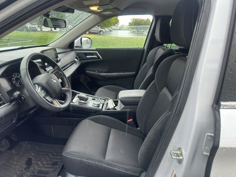 Used 2023 Mitsubishi Outlander ES AWD/4WD image 16