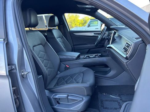 Used 2025 Volkswagen Atlas Cross Sport SE image 38